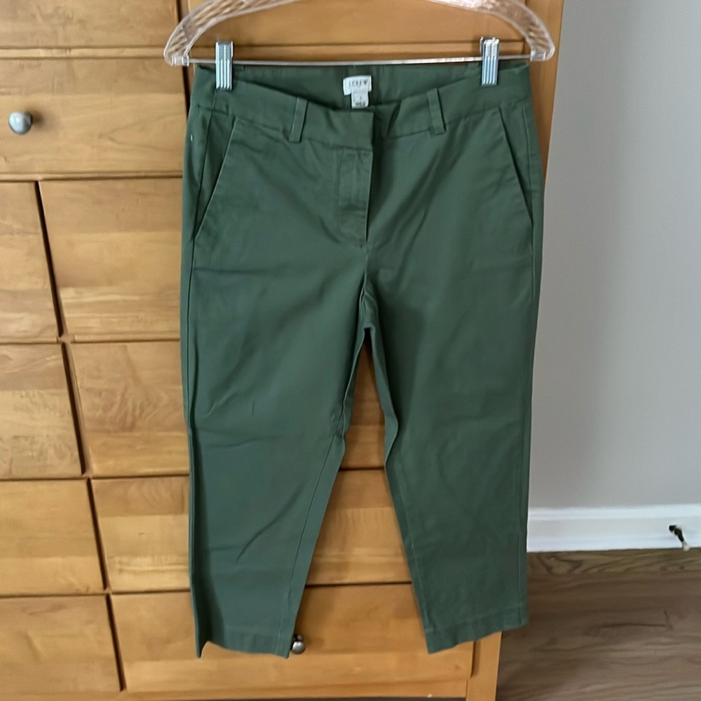 J Crew size 4 cropped army green cotton pants. Like new condition.